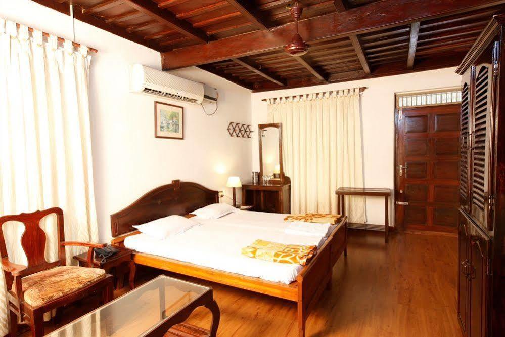 Kumarakom Tharavadu - A Heritage Hotel, Kumarakom Exteriör bild